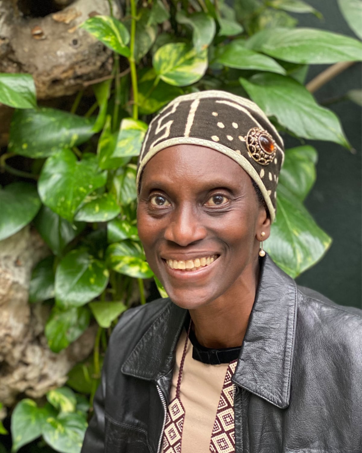 Layo, nutritional therapist and naturopath, offering gentle nervous system regulation sessions in a calm, natural setting